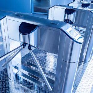 Impianti per il controllo di accessi (porte, tornelli, barre motorizzate, ecc.)
