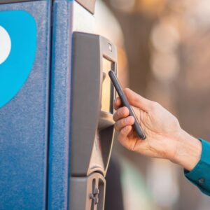 Soluzioni per parcheggi a pagamento (barriere, totem, sistemi di pagamento)
